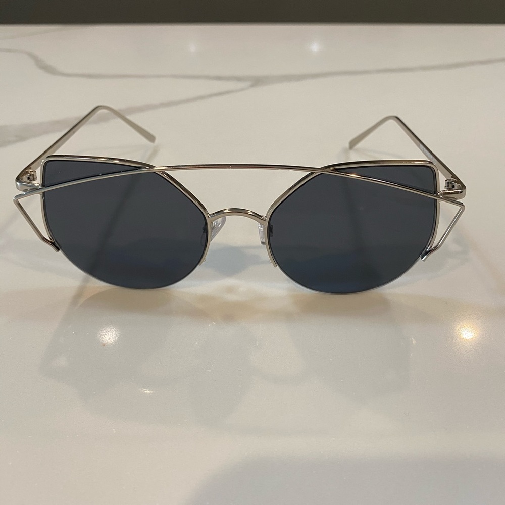Trending Sunglasses - Picture 2 of 8